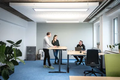 Büro im Coworking Space Rivvers im Standort Bochum-Bermuda3eck mit mehreren Personen.