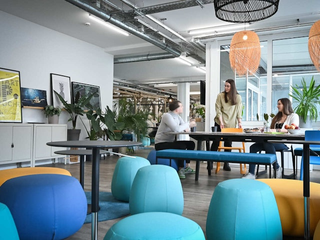 Loungebereich des Coworkingspace Rivvers Bochum-Bermuda3eck