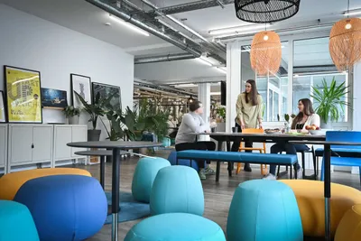 Loungebereich des Coworkingspace Rivvers Bochum-Bermuda3eck