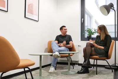Coworking-Space-Rivvers-Frankfurt-Eastside-Loungebereich