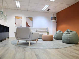 Loungebereich im Rivvers Coworking Space Neuss Eastside