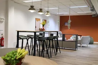 Loungebereich des Coworkingspace Rivvers Neuss-Eastside