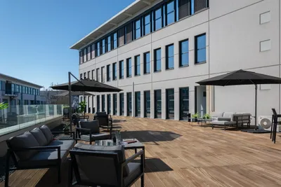 Dachterrasse im Coworking Space Rivvers Darmstadt Weiterstadt.