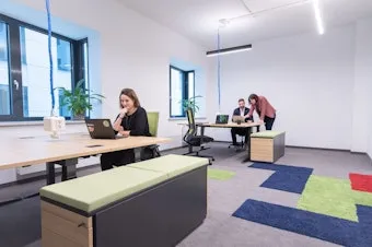 Teambüro mit mehreren Personen Coworking Space Rivvers in Mülheim Innenstadt