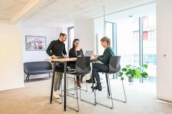 Hinter Coworking-Bereich im Coworking Space Rivvers Dortmund-CityCenter in der Dortmunder Innenstadt.