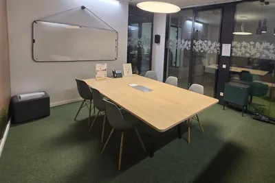 Meetingraum Kauz im Coworking Space Rivvers Essen-Lindenallee