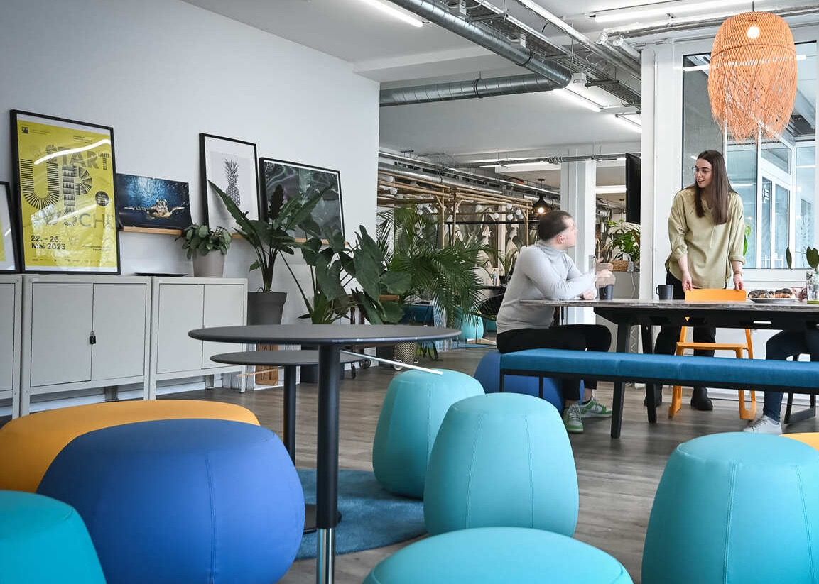 Loungebereich des Coworkingspace Rivvers Bochum-Bermuda3eck