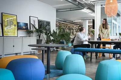 Loungebereich des Coworking Space Rivvers Bochum-Bermuda3eck
